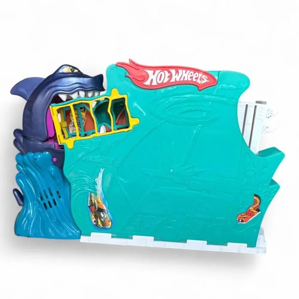 Hot Wheels SharkBite Bay race car stunt track by Mattel